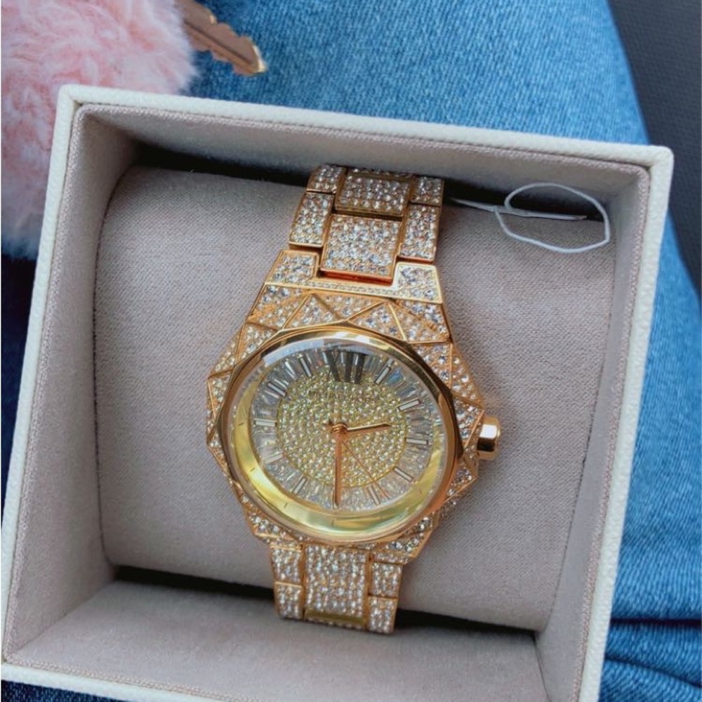Michael kors women’s watch great condition worn twice!
